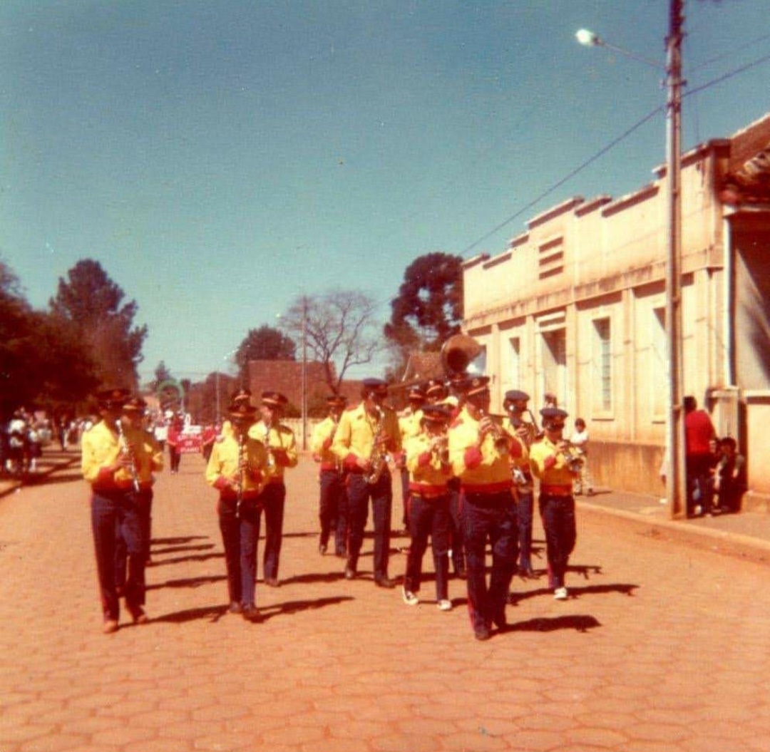 1980-Banda_Renato_Desfile_02.jpg